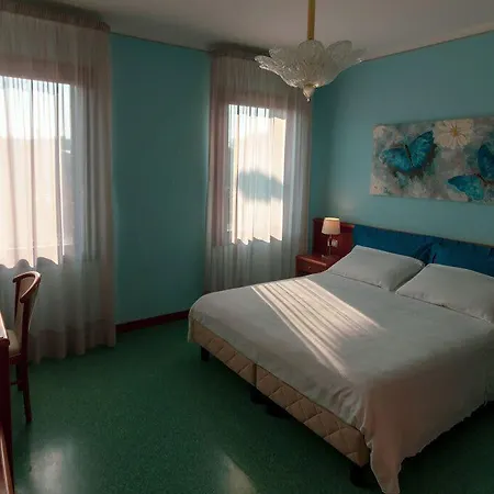 בית הארחה Casa Malvina מירה